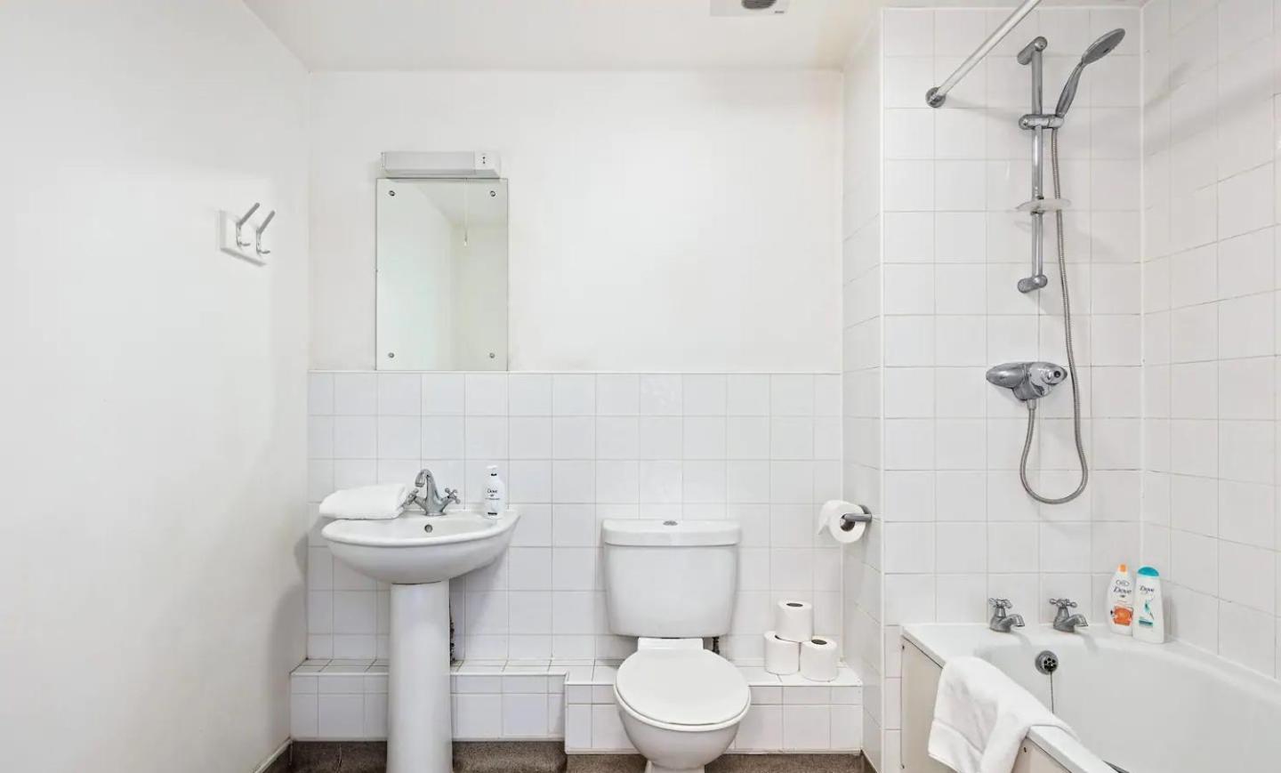 Bright & Immense 2 Bdr Flat Near Excel Center Londra